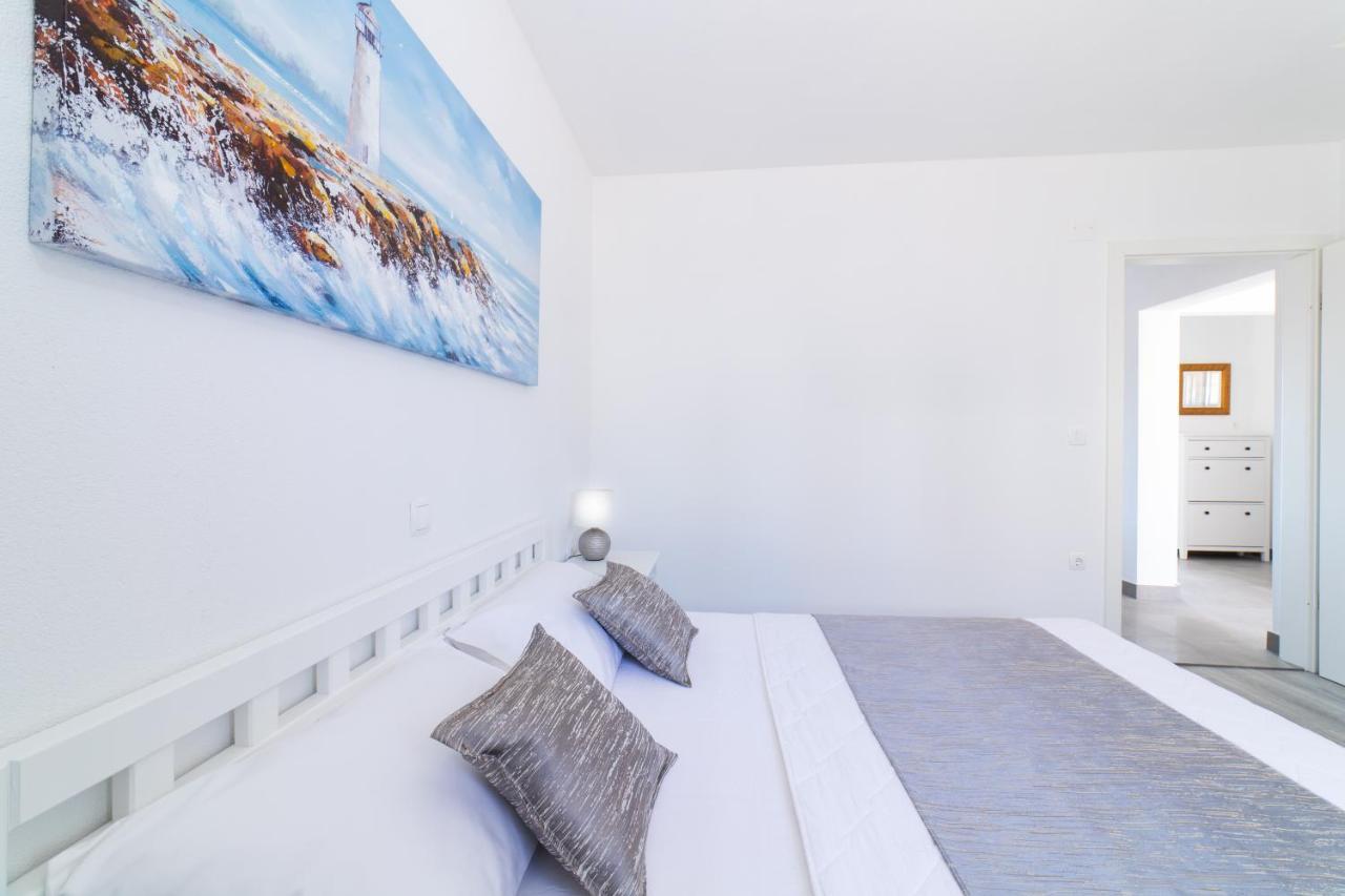 Villa Sun Garden - 4 Star Villa With Heated Swimming Pool, Quiet Bay, Bbq, 50M From The Sea Milna  Buitenkant foto