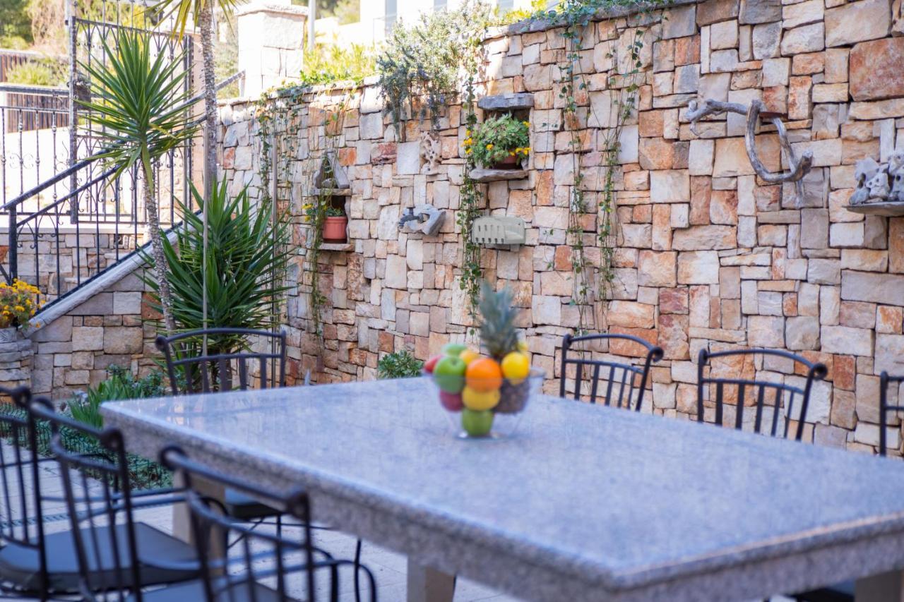 Villa Sun Garden - 4 Star Villa With Heated Swimming Pool, Quiet Bay, Bbq, 50M From The Sea Milna  Buitenkant foto