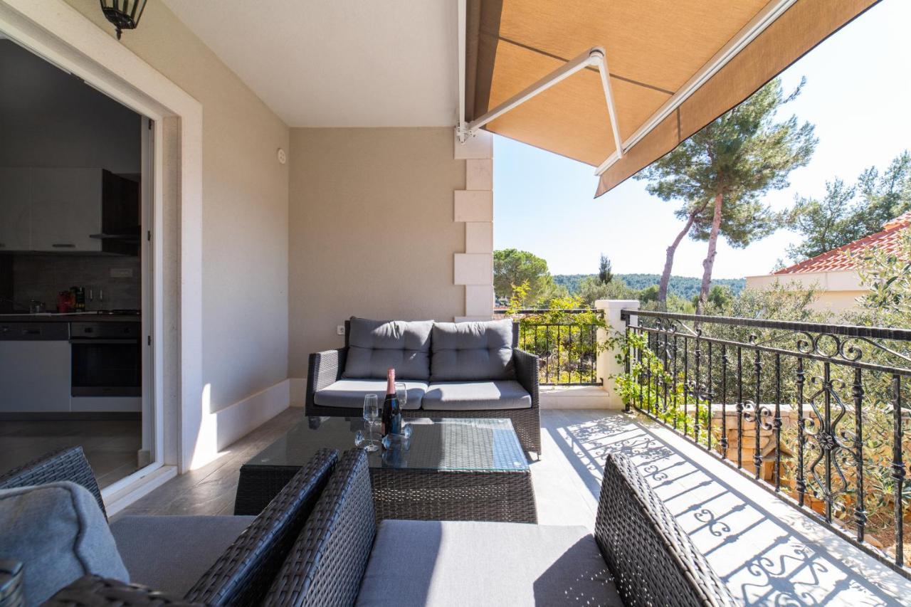 Villa Sun Garden - 4 Star Villa With Heated Swimming Pool, Quiet Bay, Bbq, 50M From The Sea Milna  Buitenkant foto