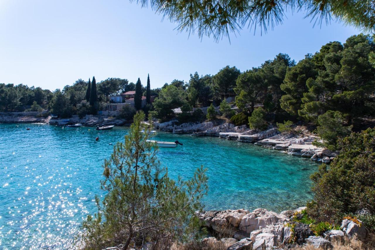 Villa Sun Garden - 4 Star Villa With Heated Swimming Pool, Quiet Bay, Bbq, 50M From The Sea Milna  Buitenkant foto