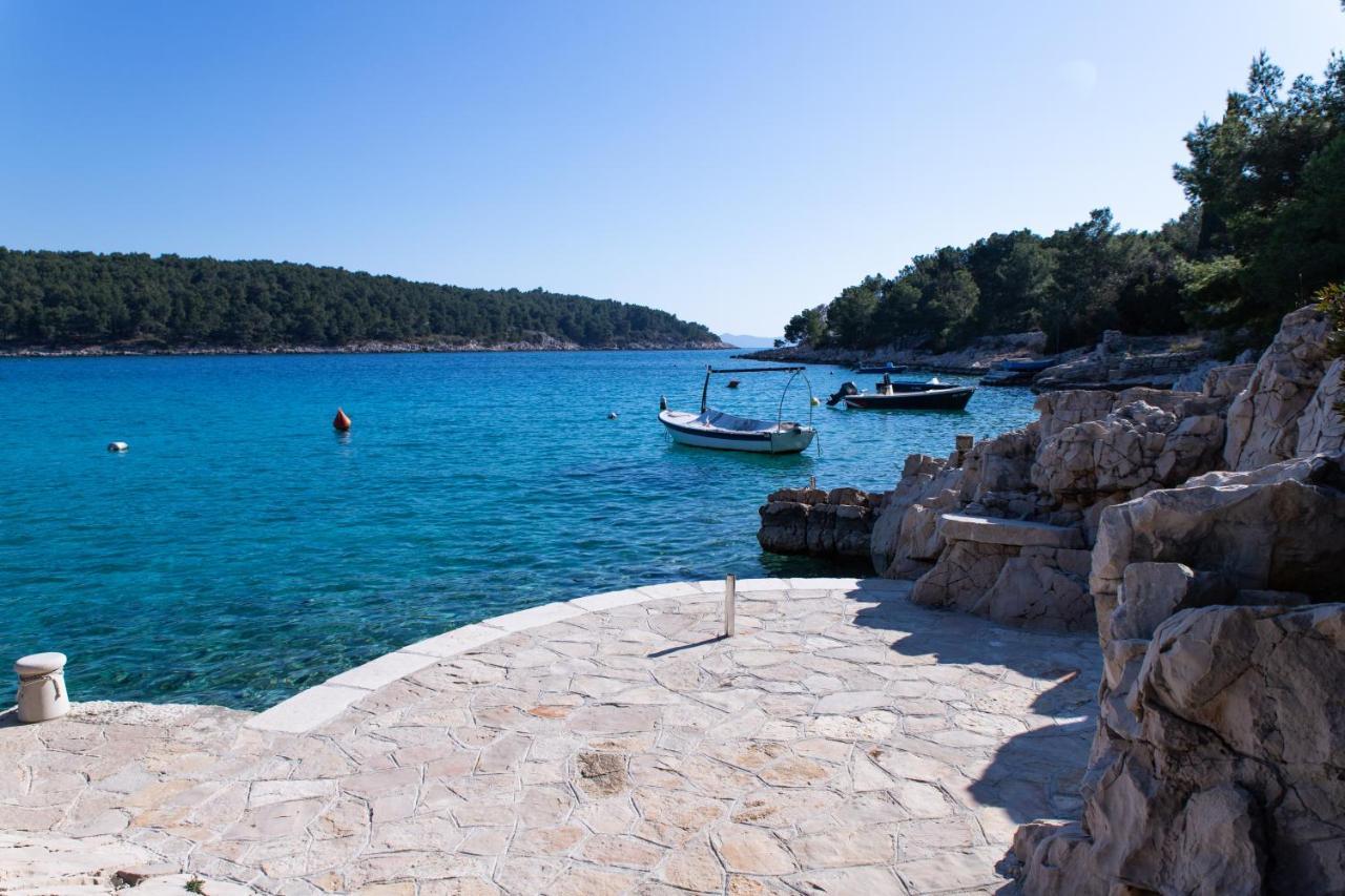 Villa Sun Garden - 4 Star Villa With Heated Swimming Pool, Quiet Bay, Bbq, 50M From The Sea Milna  Buitenkant foto